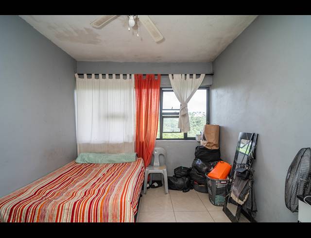 6 BEDROOM HOUSE FOR SALE IN CLARE ESTATE